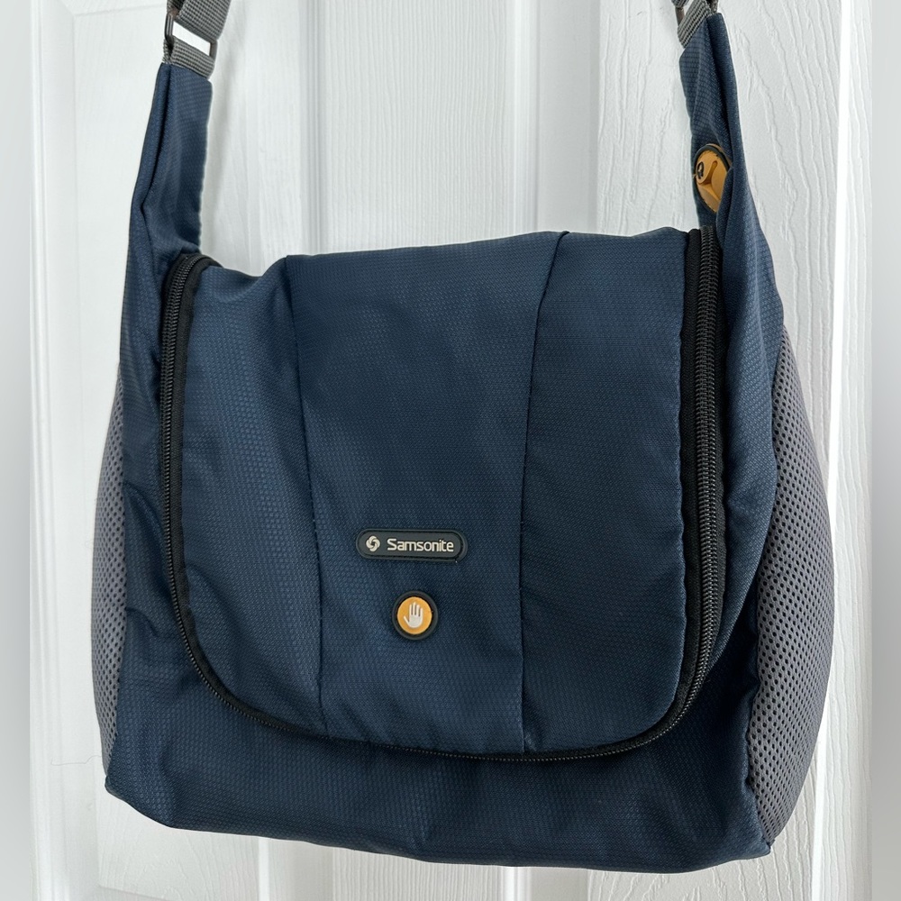 Samsonite travel shoulder bad blue/grey many pockets full zip closure messenger